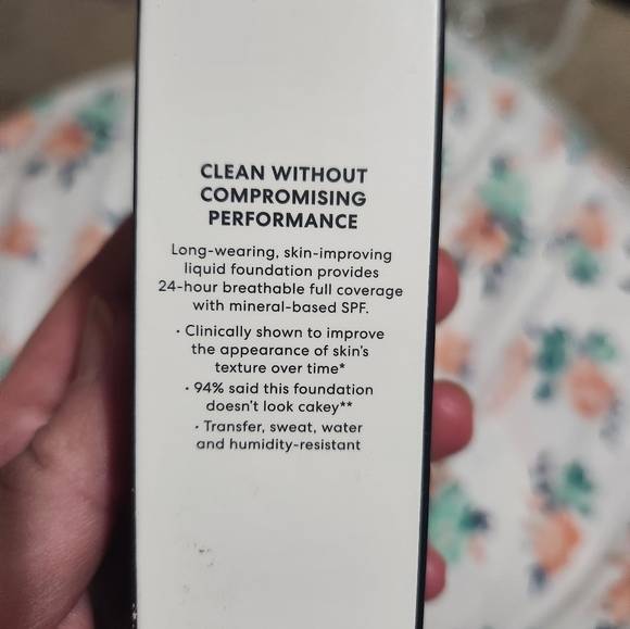 BareMinerals BAREPRO 24HR Performance liquid foundation 1 fl.oz, GOLDEN IVORY - Picture 3 of 5